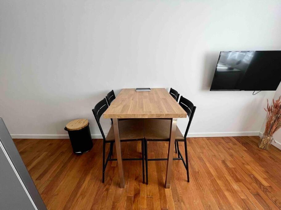 Appartement Climatise / Centre-Ville / 4 Personnes Besançon Exterior foto